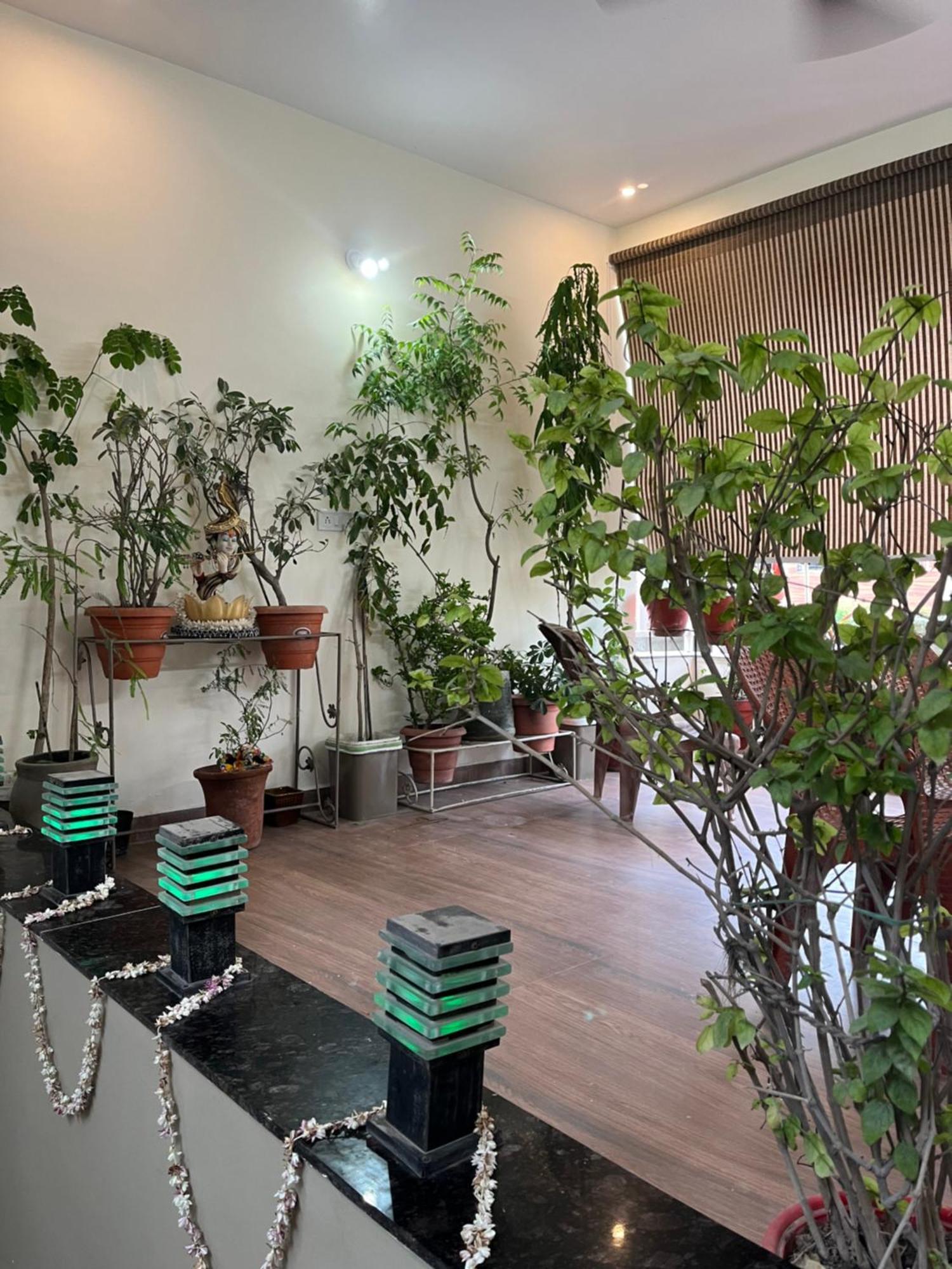 Hotel Shivashray Luxury Stays & Inn Ujjain Esterno foto