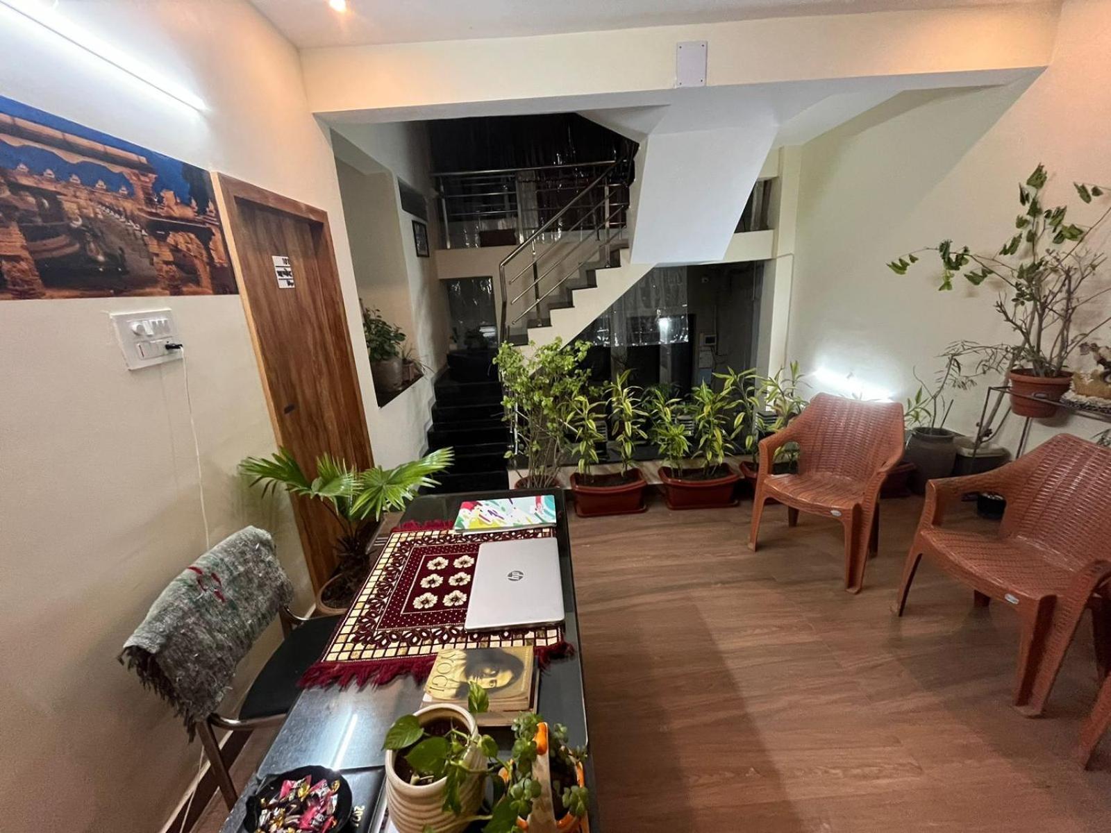 Hotel Shivashray Luxury Stays & Inn Ujjain Esterno foto