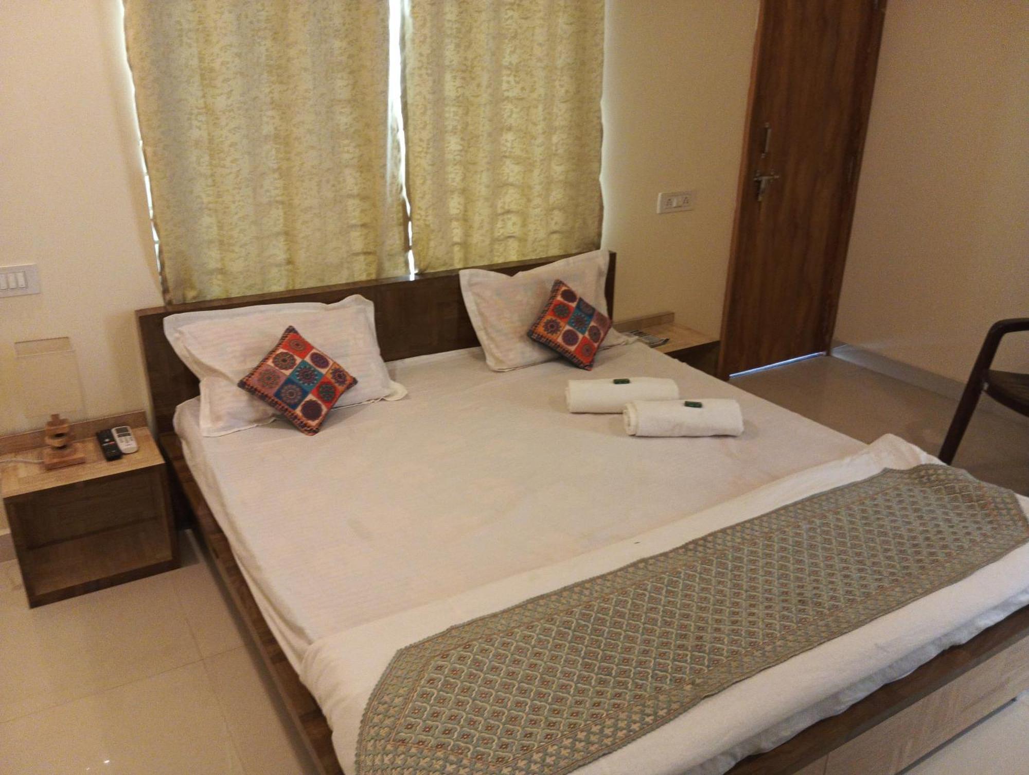 Hotel Shivashray Luxury Stays & Inn Ujjain Camera foto