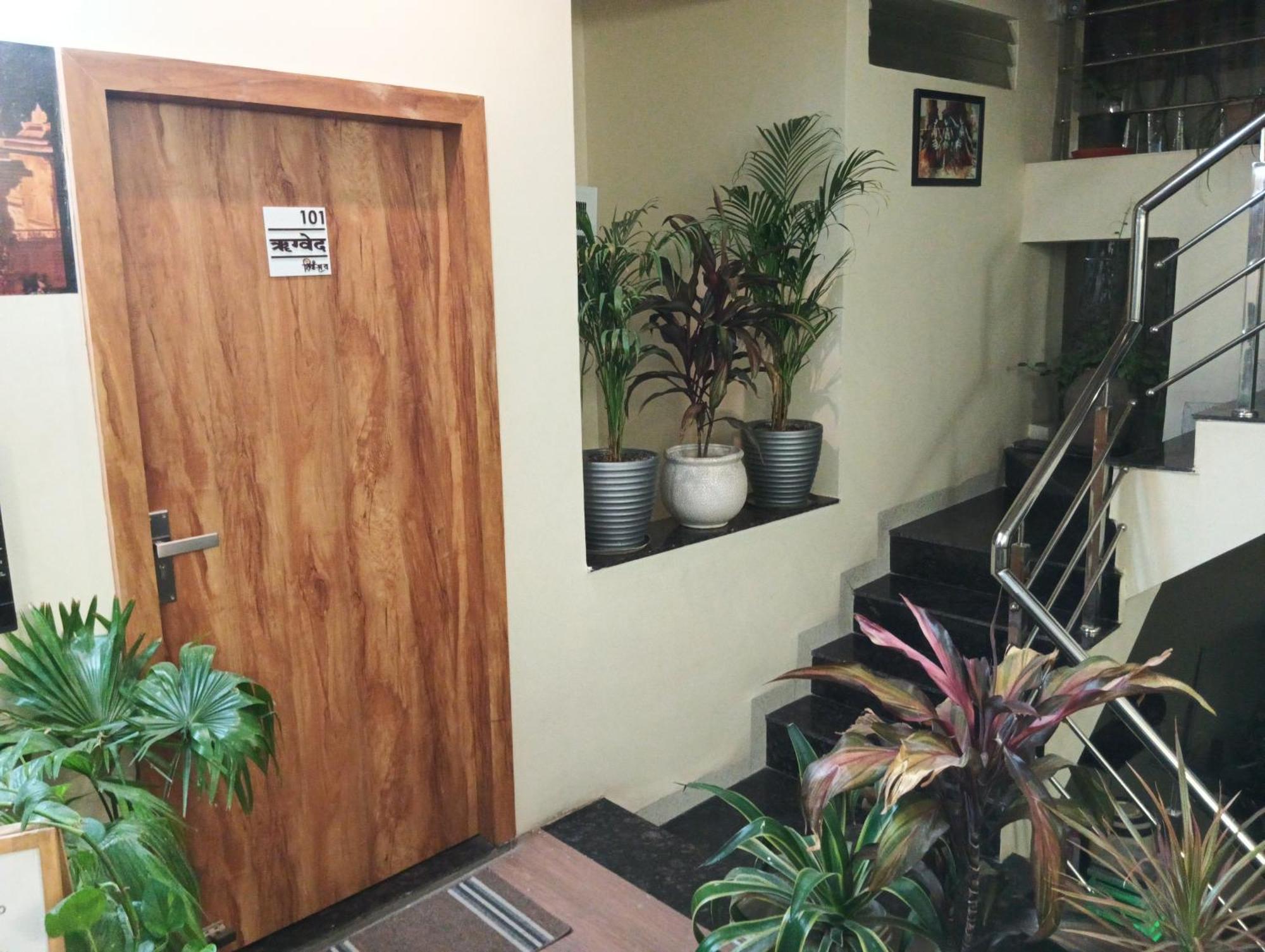Hotel Shivashray Luxury Stays & Inn Ujjain Esterno foto