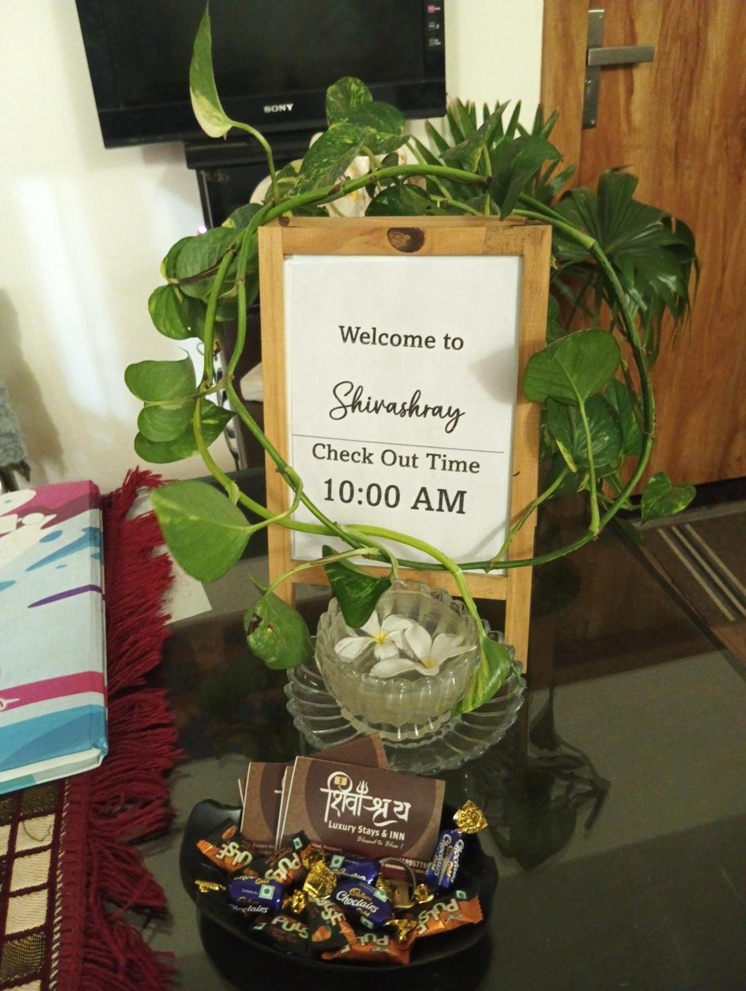 Hotel Shivashray Luxury Stays & Inn Ujjain Esterno foto